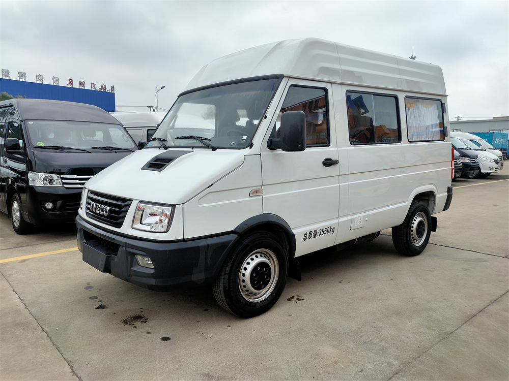依維柯得意殯儀車(chē)